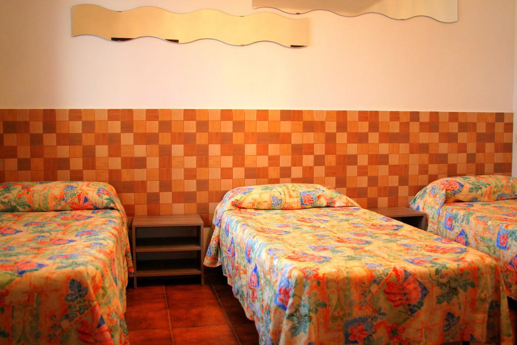 Hotel Planas Lloret de Mar Bagian luar foto